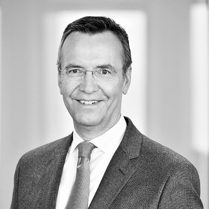 Portrait: Maximilian Schöberl, Leiter Unternehmenskommunikation der BMW Group